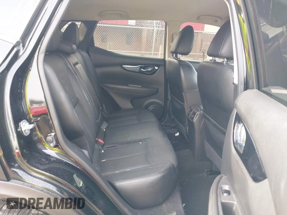 2017 Nissan Rogue Sport SL with VIN JN1BJ1CR1HW131942, listed as a IAAI auction lot 41784228 with 70,660 mi miles. Bid and sale history available at carsss.com. Image 8.
