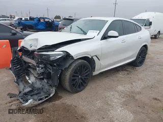 2021 BMW X6 M50i z VIN 5UXCY8C01M9E51506, wystawiony jako IAAI lot #41538726 z przebiegiem Nie podano mil oraz . Historia ofert i sprzedaży dostępna na DreamBid. Obrazek 17.