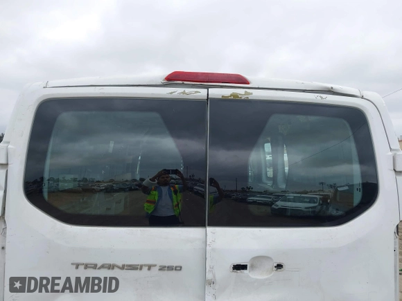2019 Ford Transit с VIN 1FTYR1ZM0KKA86342, выставлен на аукционе IAAI как лот 42136774 с пробегом 184 618 миль миль и . История ставок и продаж доступна на DreamBid. Изображение 18.