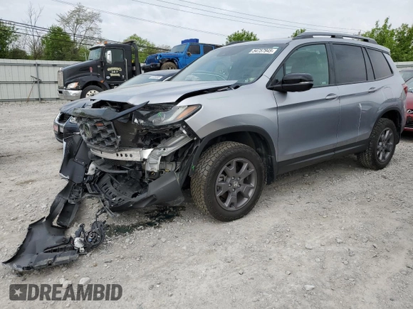 2024 Honda Passport TrailSport z VIN 5FNYF8H65RB001572, wystawiony jako Copart lot #54757945 z przebiegiem 18 872 mil mil oraz Szkoda całkowita • Salvage title. Historia ofert i sprzedaży dostępna na DreamBid. Obrazek 1.