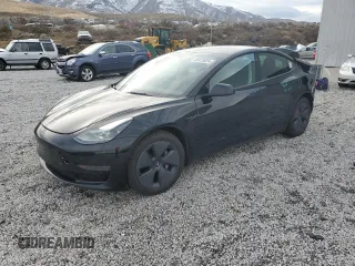 2022 Tesla Model 3 z VIN 5YJ3E1EA2NF320418, wystawiony jako Copart lot #85970624 z przebiegiem 77 516 mil mil oraz Szkoda całkowita • Salvage title. Historia ofert i sprzedaży dostępna na DreamBid. Obrazek 1.