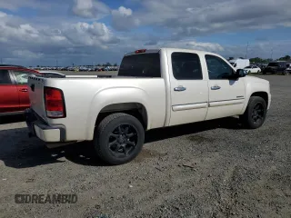 2010 GMC Sierra 1500 Denali z VIN 3GTRKXE20AG280035, wystawiony jako Copart lot #51327485 z przebiegiem 290 600 mil mil oraz Szkoda całkowita • Salvage title. Historia ofert i sprzedaży dostępna na DreamBid. Obrazek 3.