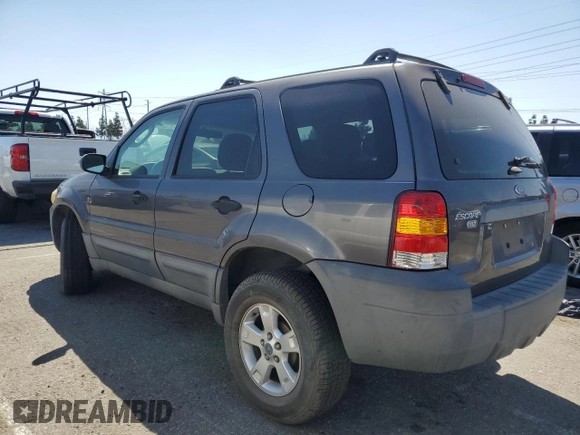 2005 Ford Escape XLT z VIN 1FMYU03155KB11291, wystawiony jako Copart lot #52246495 z przebiegiem Nie podano mil oraz Szkoda całkowita • Salvage title. Historia ofert i sprzedaży dostępna na DreamBid. Obrazek 2.