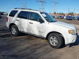 2009 Ford Escape Hybrid with VIN 1FMCU49329KA17837, listed as a IAAI auction lot 41595290 with 106,174 mi miles. Bid and sale history available at carsss.com. Image 1.