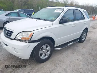 2008 Kia Sorento LX z VIN KNDJC735085785971, wystawiony jako IAAI lot #42092094 z przebiegiem 97 823 mil mil oraz . Historia ofert i sprzedaży dostępna na DreamBid. Obrazek 2.