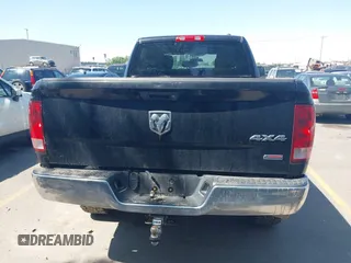 2012 Ram 2500 ST z VIN 3C6UD5CL2CG291018, wystawiony jako IAAI lot #42573010 z przebiegiem Nie podano mil oraz . Historia ofert i sprzedaży dostępna na DreamBid. Obrazek 15.