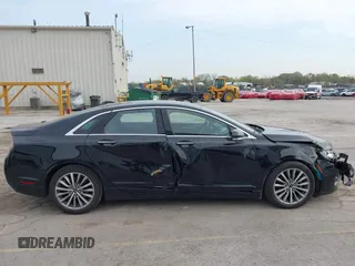 2017 Lincoln MKZ Hybrid Premiere z VIN 3LN6L5KU6HR622317, wystawiony jako IAAI lot #42124629 z przebiegiem 62 674 mil mil oraz . Historia ofert i sprzedaży dostępna na DreamBid. Obrazek 14.