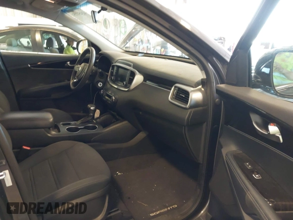 2019 Kia Sorento LX with VIN 5XYPGDA55KG556605, listed as a IAAI auction lot 42451151 with 83,171 mi miles and . Bid and sale history available at DreamBid. Image 5.