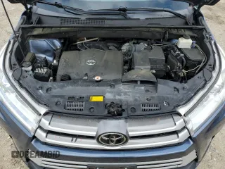 2018 Toyota Highlander SE with VIN 5TDJZRFH9JS858688, listed as a Copart auction lot 55343275 with 103,287 mi miles and Salvage title. Bid and sale history available at DreamBid. Image 12.
