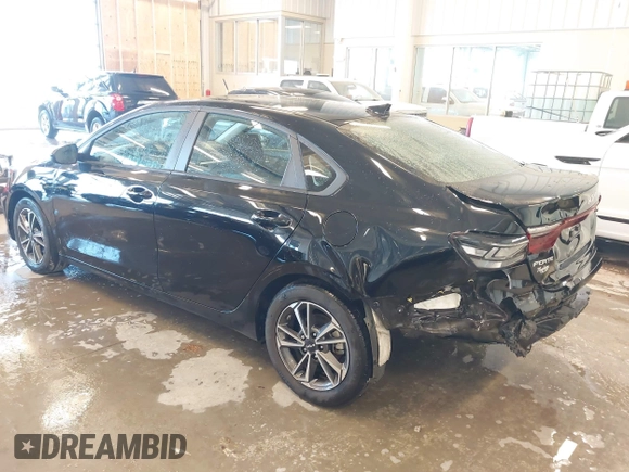 2022 Kia Forte LXS with VIN 3KPF24AD5NE484890, listed as a IAAI auction lot 41006516 with 39,213 mi miles and . Bid and sale history available at DreamBid. Image 3.