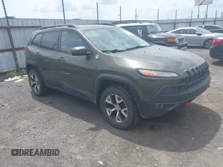 2014 Jeep Cherokee Trailhawk z VIN 1C4PJMBBXEW232210, wystawiony jako IAAI lot #42143917 z przebiegiem 113 603 mil mil oraz . Historia ofert i sprzedaży dostępna na DreamBid. Obrazek 1.