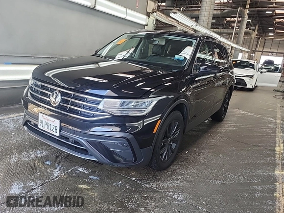 2024 Volkswagen Tiguan SE with VIN 3VV3B7AX8RM076346, listed as a IAAI auction lot 42734323 with 29,573 mi miles and . Bid and sale history available at DreamBid. Image 30.