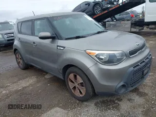 2015 Kia Soul with VIN KNDJN2A28F7219581, listed as a IAAI auction lot 41979657 with 172,688 mi miles. Bid and sale history available at carsss.com. Image 1.