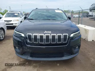 2019 Jeep Cherokee Latitude Plus with VIN 1C4PJMLB5KD489488, listed as a IAAI auction lot 42147598 with 33,002 mi miles and . Bid and sale history available at carsss.com. Image 6.