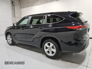 2023 Toyota Highlander L z VIN 5TDKDRAH5PS505318, wystawiony jako Copart lot #55865355 z przebiegiem 44 616 mil mil oraz Czysty tytuł • Clean title. Historia ofert i sprzedaży dostępna na DreamBid. Obrazek 2.
