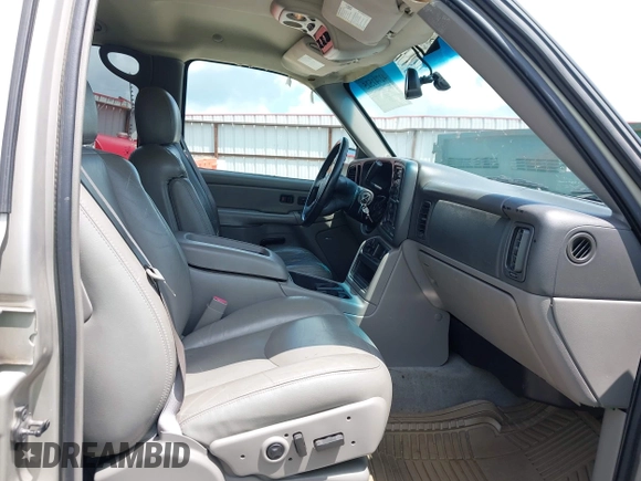 2004 Chevrolet Tahoe LT with VIN 1GNEC13Z84R155532, listed as a IAAI auction lot 42741525 with 290,815 mi miles and . Bid and sale history available at DreamBid. Image 5.