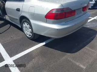 1999 Honda Accord LX z VIN 1HGCG5648XA164103, wystawiony jako IAAI lot #42020624 z przebiegiem 244 346 mil mil oraz . Historia ofert i sprzedaży dostępna na DreamBid. Obrazek 6.