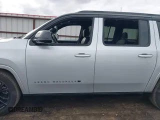 2024 Jeep Grand Wagoneer Series II z VIN 1C4SJSFP2RS150117, wystawiony jako IAAI lot #41732938 z przebiegiem 17 993 mil mil oraz . Historia ofert i sprzedaży dostępna na DreamBid. Obrazek 14.