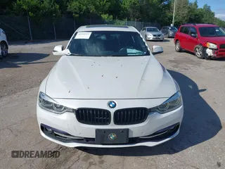 2016 BMW 3 Series 328i xDrive z VIN WBA8E3G51GNU00179, wystawiony jako IAAI lot #42292023 z przebiegiem 106 513 mil mil oraz . Historia ofert i sprzedaży dostępna na DreamBid. Obrazek 13.