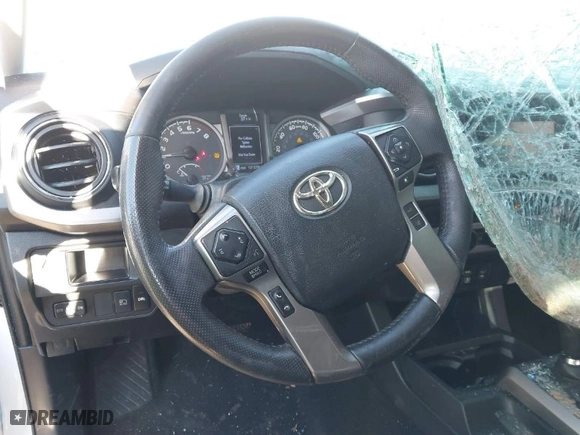 2018 Toyota Tacoma SR5 with VIN 3TMAZ5CN6JM067036, listed as a IAAI auction lot 41332174 with NaN miles. Bid and sale history available at carsss.com. Image 21.