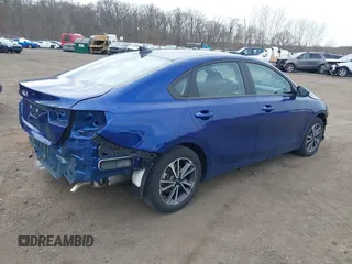 2023 Kia Forte LXS z VIN 3KPF24AD1PE602579, wystawiony jako IAAI lot #41760080 z przebiegiem 28 424 mil mil oraz . Historia ofert i sprzedaży dostępna na DreamBid. Obrazek 4.