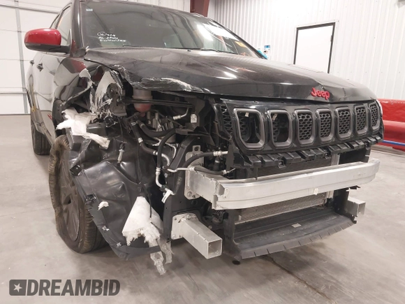 2023 Jeep Compass (RED) Edition z VIN 3C4NJDCN0PT532766, wystawiony jako IAAI lot #41814558 z przebiegiem 22 690 mil mil oraz . Historia ofert i sprzedaży dostępna na DreamBid. Obrazek 6.