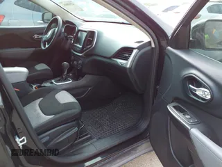 2014 Jeep Cherokee Latitude with VIN 1C4PJMCS5EW294743, listed as a IAAI auction lot 42098992 with 185,814 mi miles. Bid and sale history available at carsss.com. Image 5.