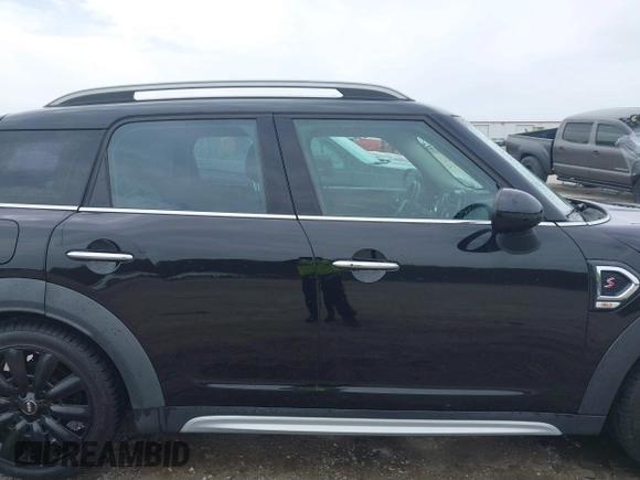 2017 MINI Countryman Cooper S with VIN WMZYT3C34H3D98585, listed as a IAAI auction lot 41752740 with 58,381 mi miles. Bid and sale history available at carsss.com. Image 14.