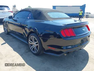 2017 Ford Mustang EcoBoost Premium z VIN 1FATP8UH8H5331324, wystawiony jako IAAI lot #42754503 z przebiegiem 84 209 mil mil oraz . Historia ofert i sprzedaży dostępna na DreamBid. Obrazek 3.