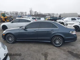 2010 Mercedes-Benz E-Class E 550 Luxury with VIN WDDHF9AB8AA144791, listed as a IAAI auction lot 41247610 with 138,972 mi miles. Bid and sale history available at carsss.com. Image 14.