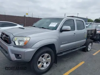 2014 Toyota Tacoma PreRunner z VIN 3TMJU4GNXEM164121, wystawiony jako IAAI lot #42568581 z przebiegiem 201 316 mil mil oraz . Historia ofert i sprzedaży dostępna na DreamBid. Obrazek 2.