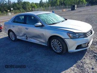 2016 Volkswagen Passat SE z VIN 1VWBT7A31GC021141, wystawiony jako IAAI lot #42184042 z przebiegiem 61 866 mil mil oraz . Historia ofert i sprzedaży dostępna na DreamBid. Obrazek 1.