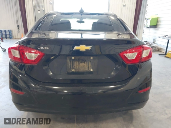 2017 Chevrolet Cruze LS z VIN 1G1BC5SM4H7270275, wystawiony jako IAAI lot #42484111 z przebiegiem 90 589 mil mil oraz . Historia ofert i sprzedaży dostępna na DreamBid. Obrazek 16.
