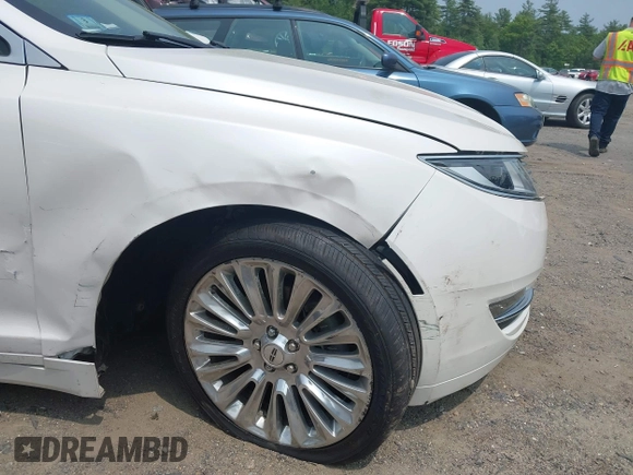 2015 Lincoln MKZ z VIN 3LN6L2G96FR625086, wystawiony jako IAAI lot #42406467 z przebiegiem 24 130 mil mil oraz . Historia ofert i sprzedaży dostępna na DreamBid. Obrazek 12.