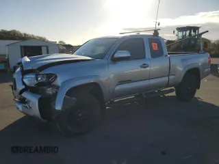 2022 Toyota Tacoma SR z VIN 3TYRZ5CN3NT017224, wystawiony jako Copart lot #44068435 z przebiegiem 11 836 mil mil oraz Szkoda całkowita • Salvage title. Historia ofert i sprzedaży dostępna na DreamBid. Obrazek 1.