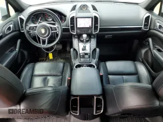 2017 Porsche Cayenne z VIN WP1AA2A22HKA92370, wystawiony jako Copart lot #61361295 z przebiegiem 86 204 mil mil oraz Szkoda całkowita • Salvage title. Historia ofert i sprzedaży dostępna na DreamBid. Obrazek 8.