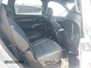 2024 Kia Telluride SX Prestige X-Pro z VIN 5XYP5DGCXRG445215, wystawiony jako IAAI lot #40995272 z przebiegiem 17 931 mil mil oraz . Historia ofert i sprzedaży dostępna na DreamBid. Obrazek 8.