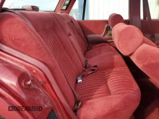 1990 Pontiac Bonneville z VIN 1G2HX54C7L1244134, wystawiony jako Copart lot #77859884 z przebiegiem 104 905 mil mil oraz Czysty tytuł • Clean title. Historia ofert i sprzedaży dostępna na DreamBid. Obrazek 10.