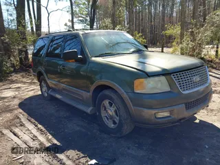 2004 Ford Expedition Eddie Bauer with VIN 1FMFU18L44LA50578, listed as a IAAI auction lot 41820575 with 305,829 mi miles. Bid and sale history available at carsss.com. Image 1.