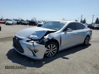 2020 Lexus ES 300h z VIN 58AD21B11LU004552, wystawiony jako Copart lot #52039245 z przebiegiem 60 935 mil mil oraz Szkoda całkowita • Salvage title. Historia ofert i sprzedaży dostępna na DreamBid. Obrazek 1.