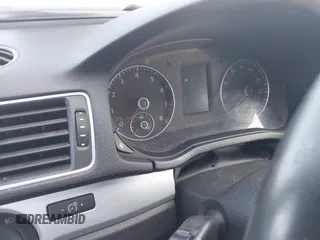 2012 Volkswagen Passat SE z VIN 1VWBP7A3XCC085614, wystawiony jako IAAI lot #41333288 z przebiegiem Nie podano mil oraz . Historia ofert i sprzedaży dostępna na DreamBid. Obrazek 7.