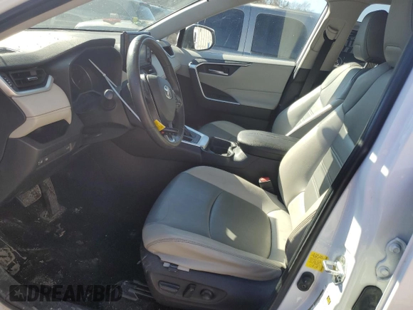 2019 Toyota RAV4 XLE Premium with VIN 2T3A1RFV5KW042879, listed as a Copart auction lot 46245415 with 92,238 mi miles and Salvage Title. Bid and sale history available at carsss.com. Image 7.