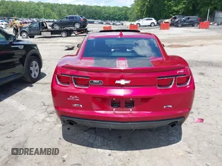 2013 Chevrolet Camaro LT z VIN 2G1FB1E39D9141179, wystawiony jako IAAI lot #42251362 z przebiegiem 135 433 mil mil oraz . Historia ofert i sprzedaży dostępna na DreamBid. Obrazek 16.