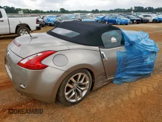 2010 Nissan 370Z z VIN JN1AZ4FH0AM301315, wystawiony jako Copart lot #86204894 z przebiegiem Nie podano mil oraz Szkoda całkowita • Salvage title. Historia ofert i sprzedaży dostępna na DreamBid. Obrazek 3.
