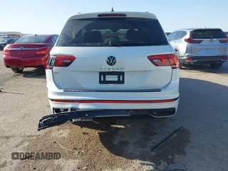 2024 Volkswagen Tiguan SE R-Line Black with VIN 3VVCB7AX0RM099863, listed as a IAAI auction lot 41851884 with 14,091 mi miles and . Bid and sale history available at DreamBid. Image 6.