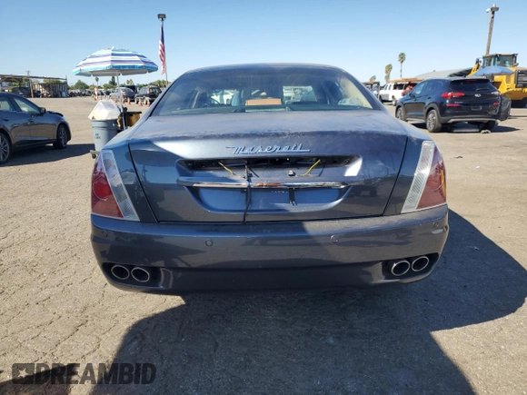 2006 Maserati Quattroporte z VIN ZAMCE39A960023356, wystawiony jako Copart lot #76954384 z przebiegiem 76 185 mil mil oraz Szkody całkowita. Historia ofert i sprzedaży dostępna na DreamBid. Obrazek 6.