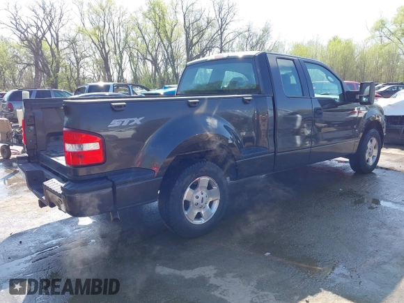 2006 Ford F-150 STX z VIN 1FTRX02W56KB40160, wystawiony jako IAAI lot #41992886 z przebiegiem 107 910 mil mil oraz . Historia ofert i sprzedaży dostępna na DreamBid. Obrazek 4.