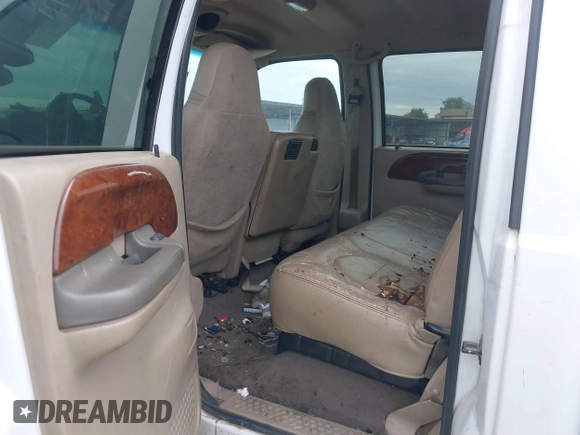 2000 Ford Super Duty F-250 XL with VIN 1FTNW21F5YEE13839, listed as a IAAI auction lot 38604393 with 288,366 mi miles. Bid and sale history available at carsss.com. Image 8.
