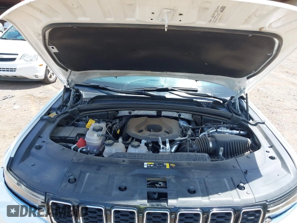 2024 Jeep Grand Cherokee with VIN 1C4RJYB67RC120412, listed as a IAAI auction lot 42732404 with 25,819 mi miles and . Bid and sale history available at DreamBid. Image 10.