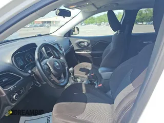 2019 Jeep Cherokee Latitude с VIN 1C4PJMCB6KD354004, выставлен на аукционе IAAI как лот 42854246 с пробегом 64 595 миль миль и . История ставок и продаж доступна на DreamBid. Изображение 5.